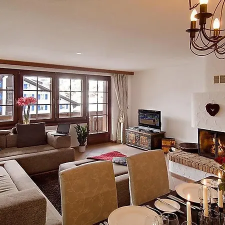 Sleeps 6 Wifi Apartment